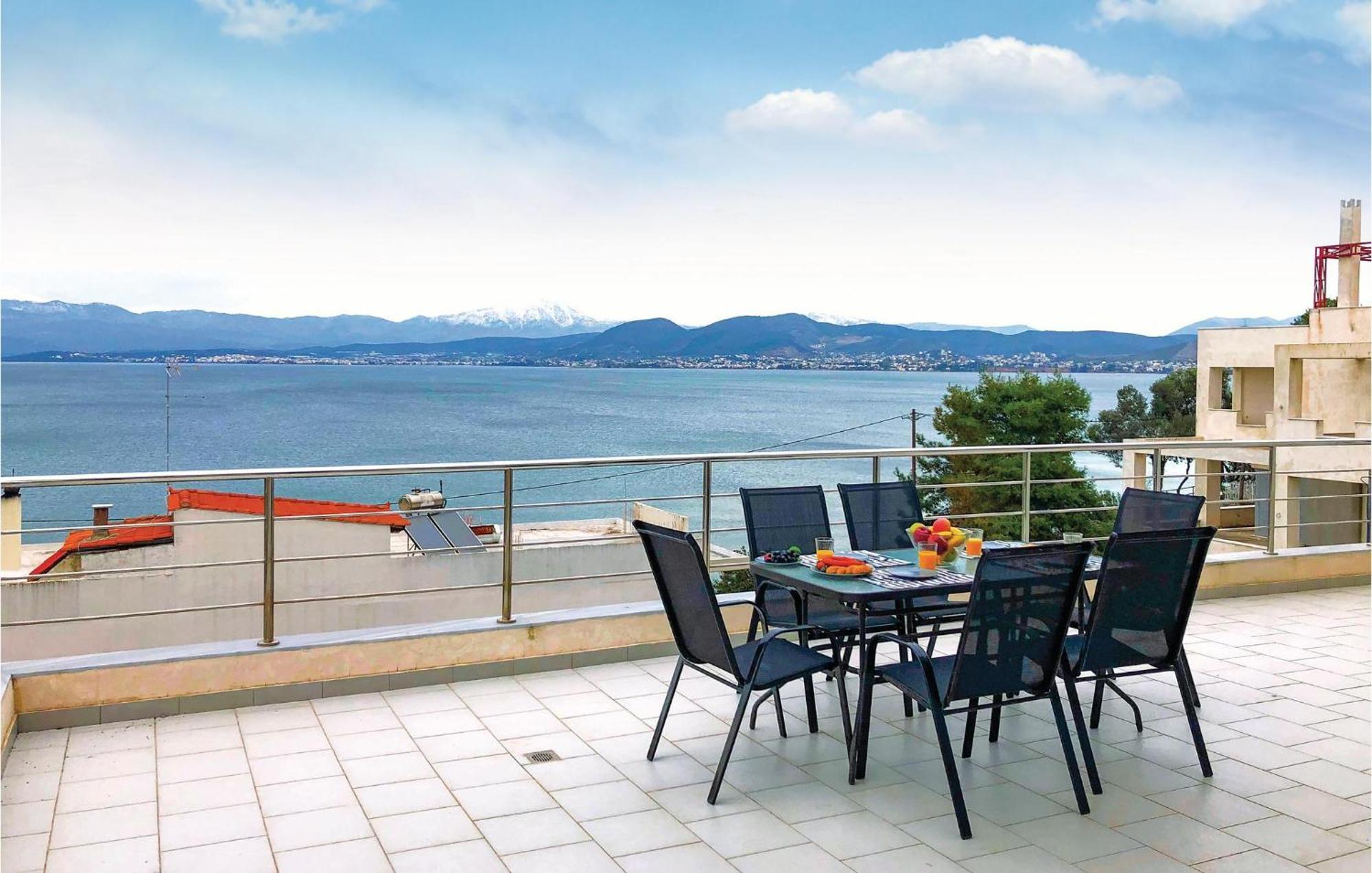 Amazing Home In Chalkida With Wifi Exteriör bild